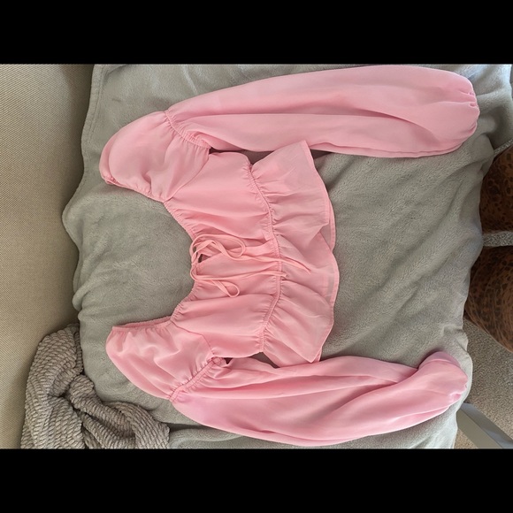 Bubblegum pink cropped blouse, size women’s medium, never been worn! FASHIONNOVA - Picture 2 of 7